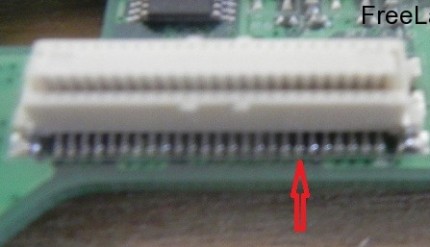 The 7th pin from the right should be carrying the data signal.